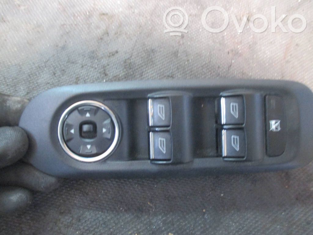 Ford Mondeo MK IV Przyciski szyb 