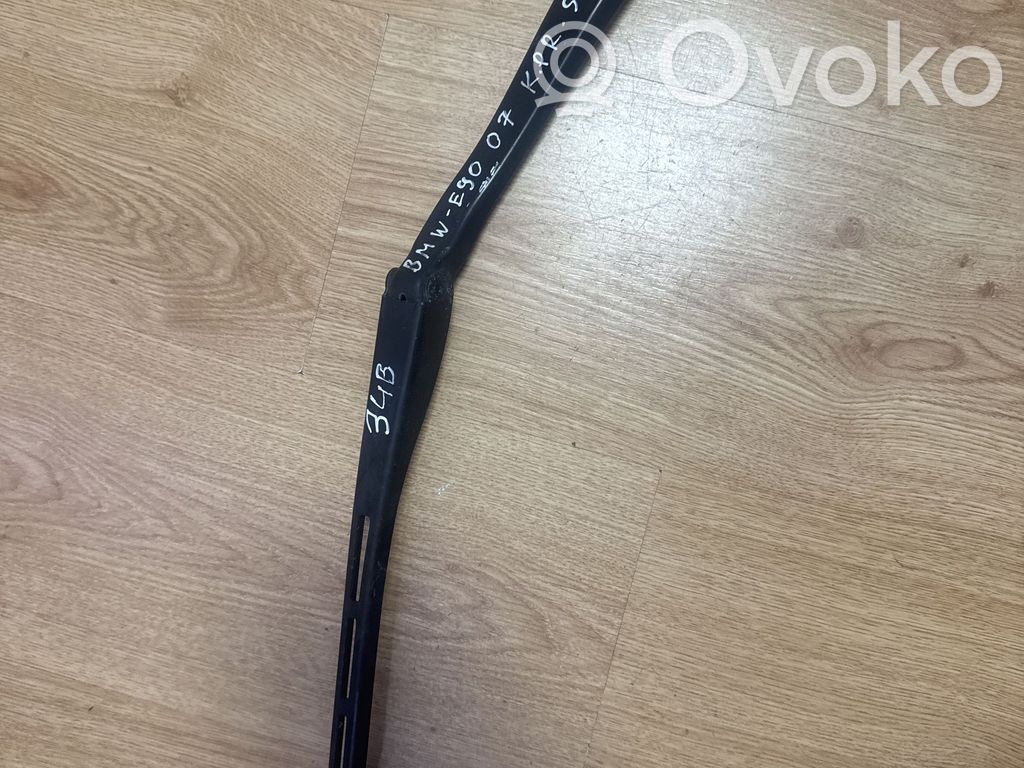 Front wiper blade arm