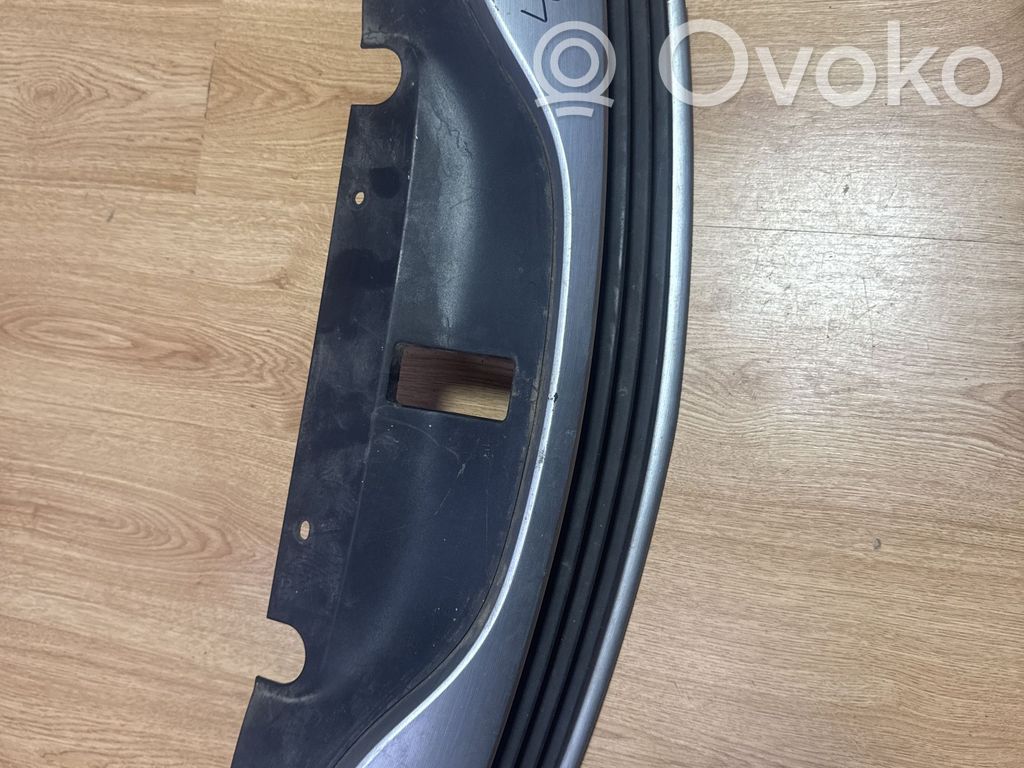 Renault Laguna II Front bumper upper radiator grill 