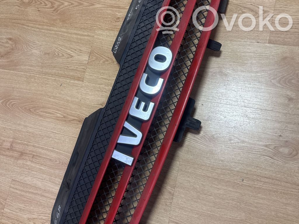 Iveco Daily 35 - 40.10 Etupuskurin ylempi jäähdytinsäleikkö 