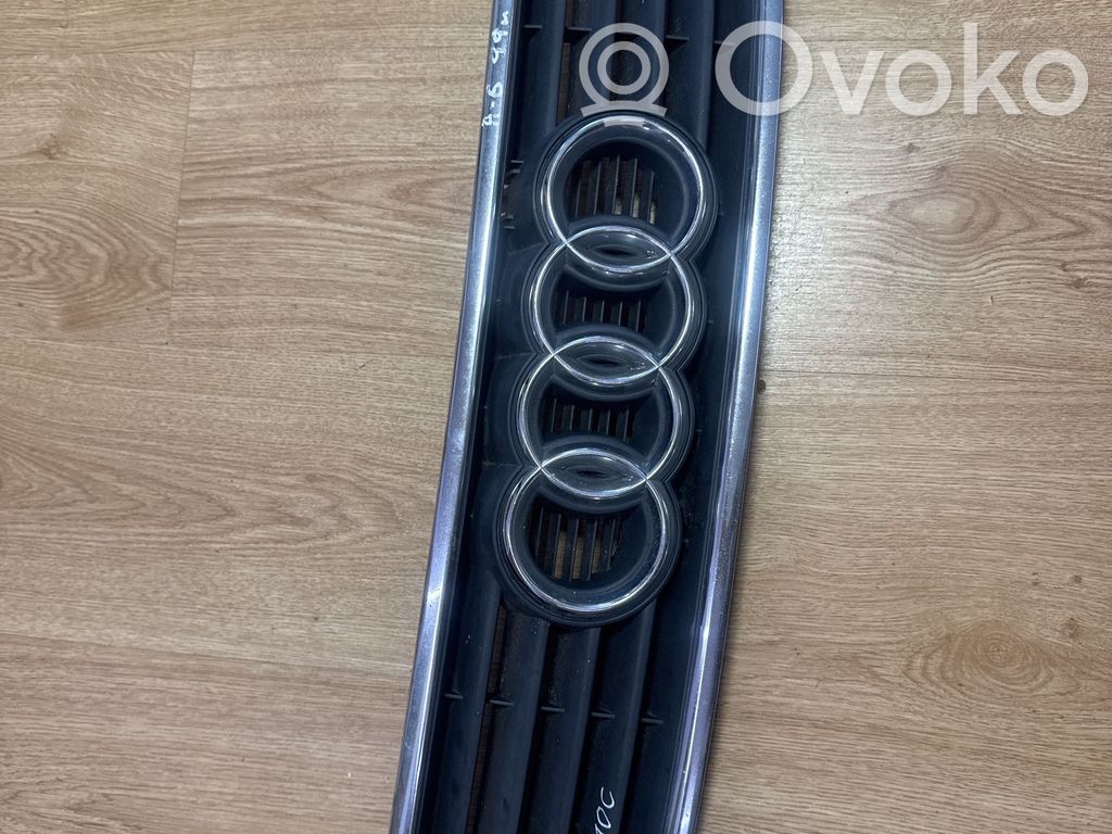 Audi A6 S6 C5 4B Augšējais režģis 