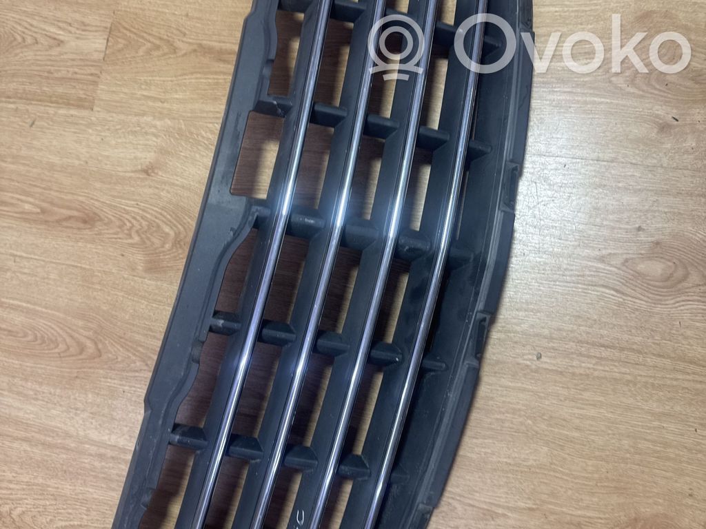 Chrysler Pacifica Front bumper upper radiator grill 