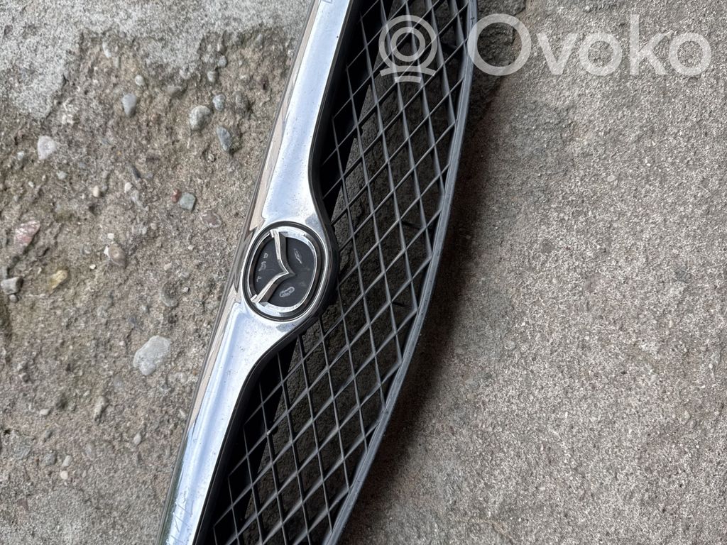 Mazda 626 Etupuskurin ylempi jäähdytinsäleikkö 
