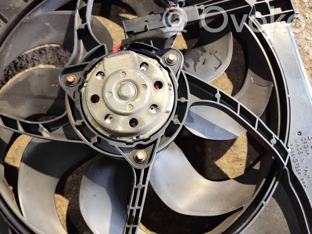Volvo V40 Radiator cooling fan shroud 