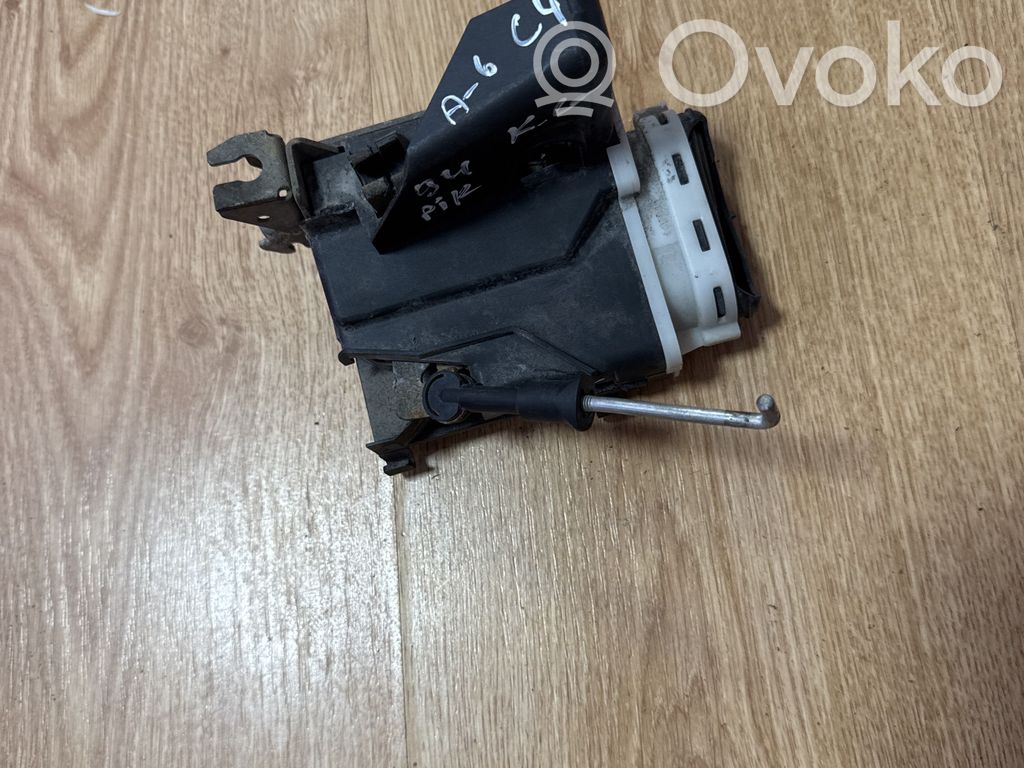 Audi A6 S6 C4 4A Galinių durų spyna 