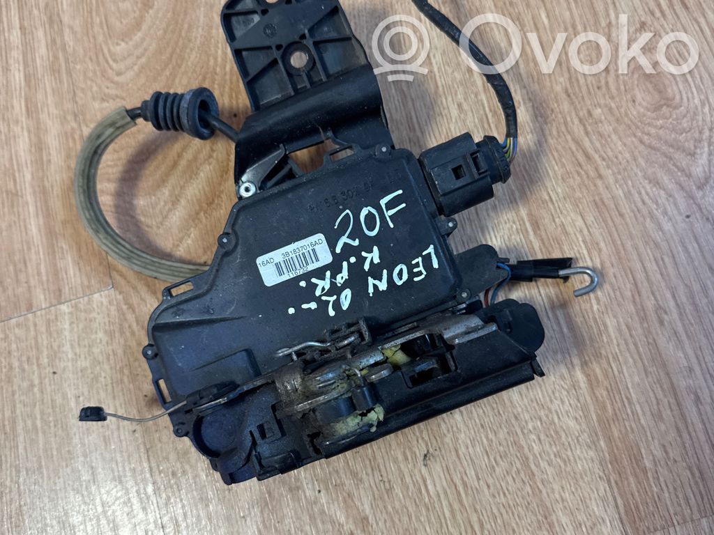 Seat Leon (1M) Front door lock 