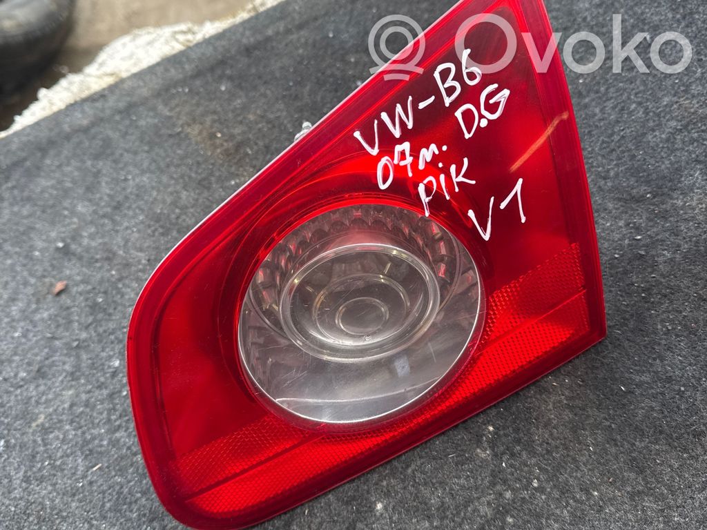 Volkswagen PASSAT B6 Lampă spate în capacul portbagajului 