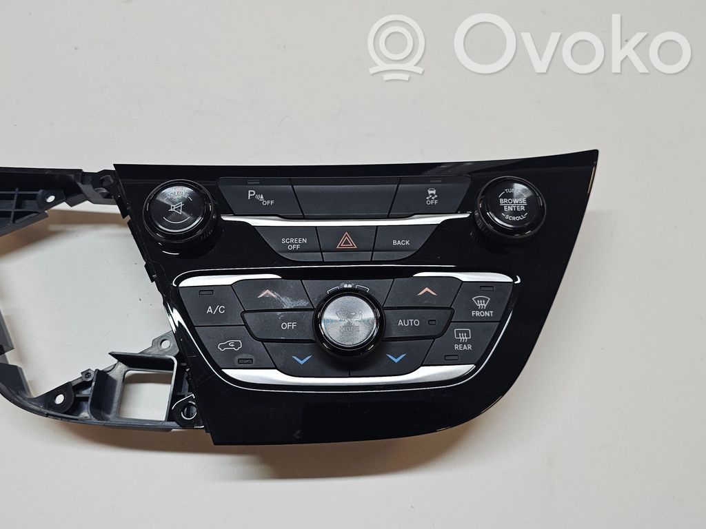 Chrysler Pacifica Climate control unit 
