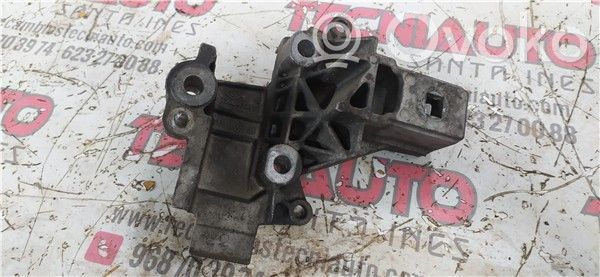 Renault Kangoo I Engine mount bracket 