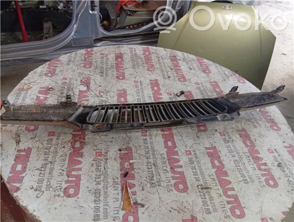 Daewoo Tacuma Bonnet/hood grill 
