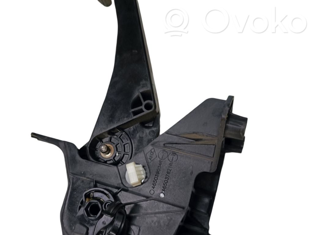 Pedal de embrague   465039034R