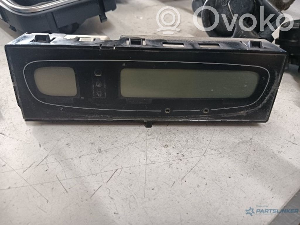 Bildschirm / Display / Anzeige   8200002604A