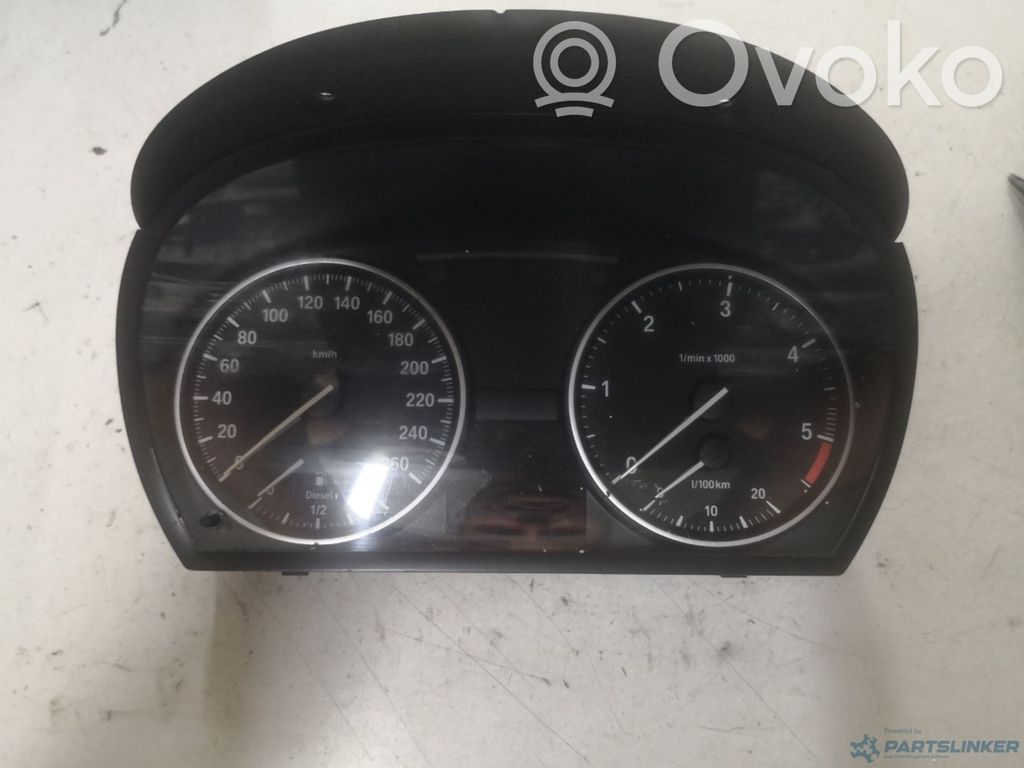 Clock   215462801