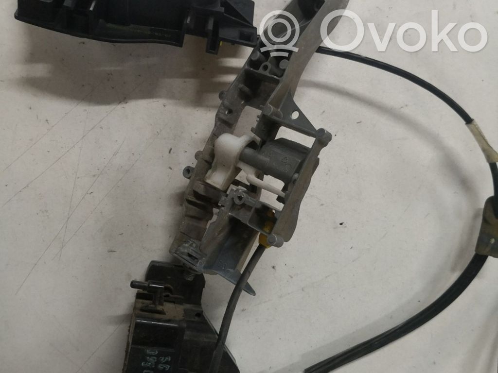 Peugeot 207 Front door lock 