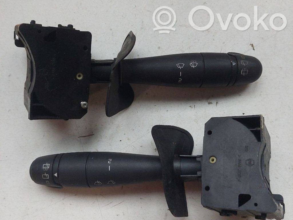 Renault Clio III Wiper control stalk 