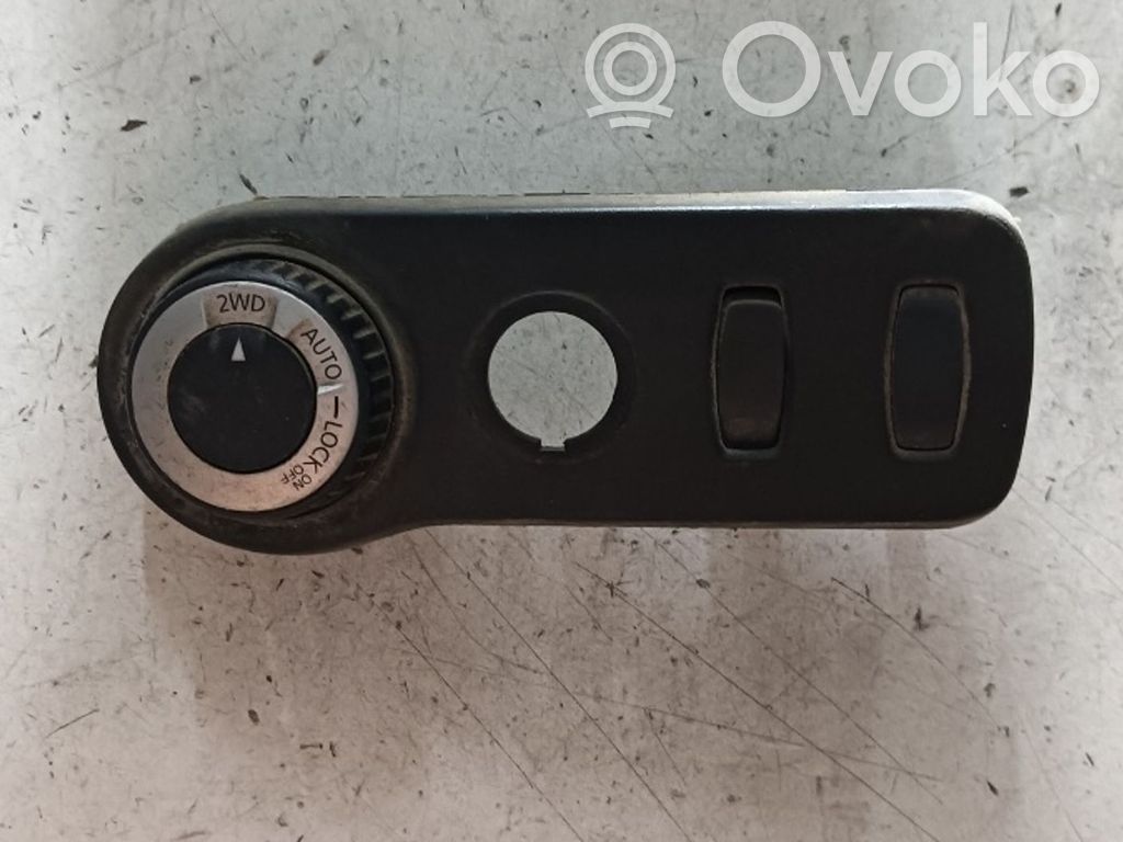 Traction control (ASR) switch   251630024R