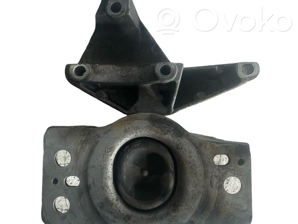 Engine mount bracket   8200437464