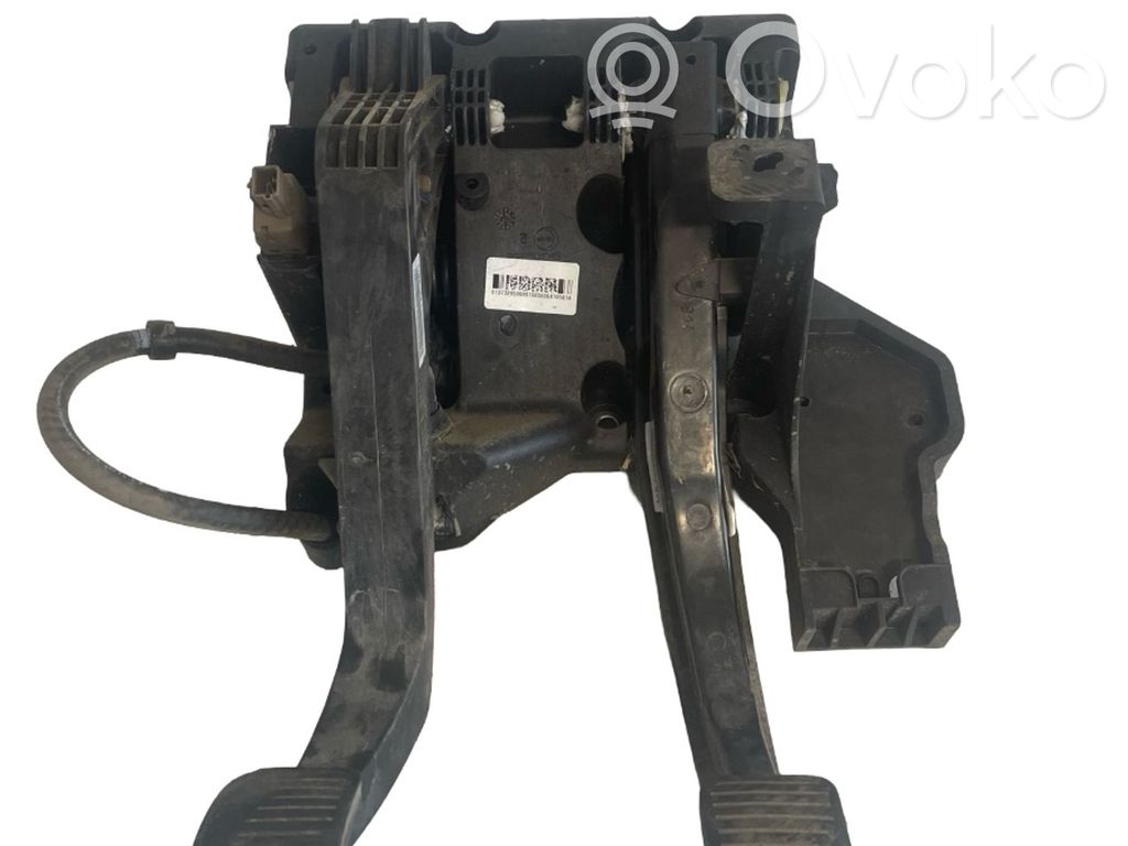 Pedal assembly   2582501045