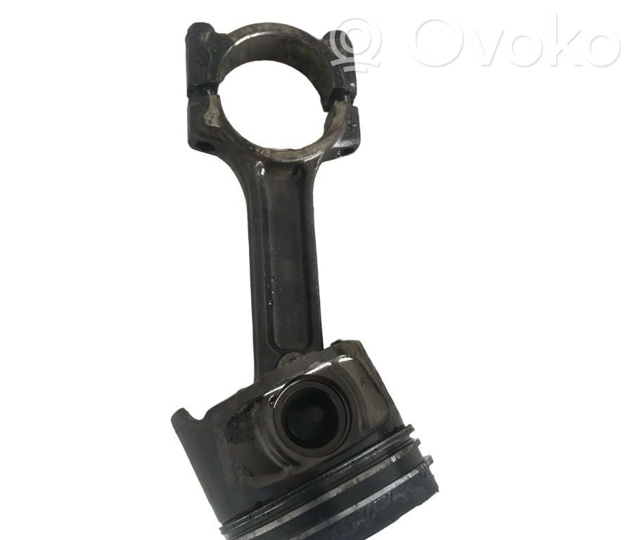 Piston avec bielle