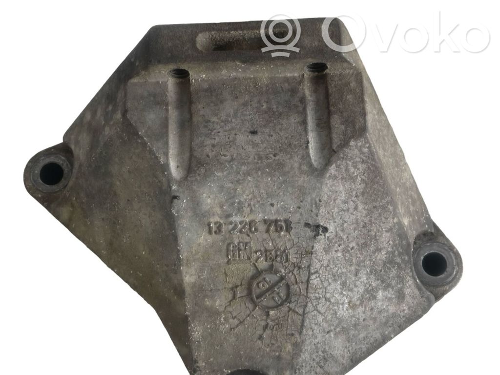 Moottorin kiinnikekorvake   13226751