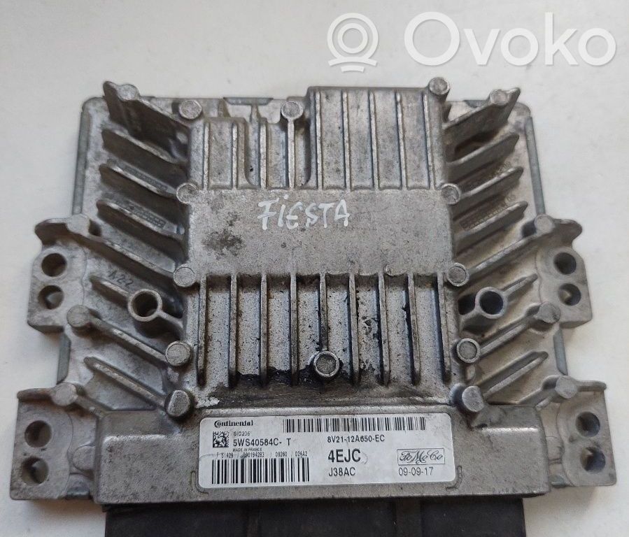 Unidad de control/módulo ECU del motor   8V2112A650EC