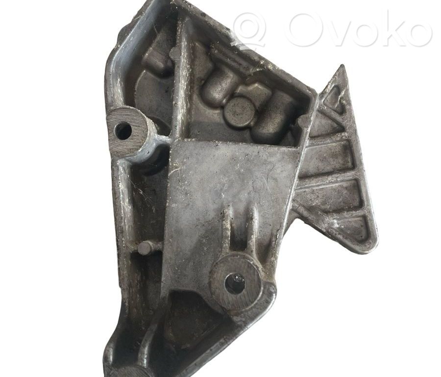 Volkswagen Touran I Engine mount bracket 
