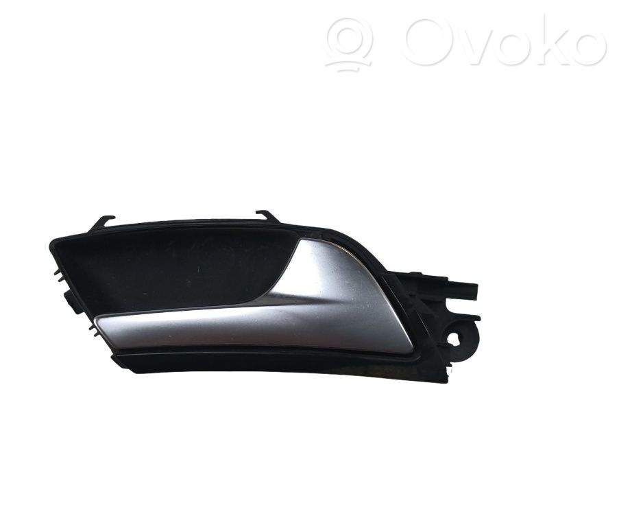 Manecilla interna puerta delantera   8T0837020A