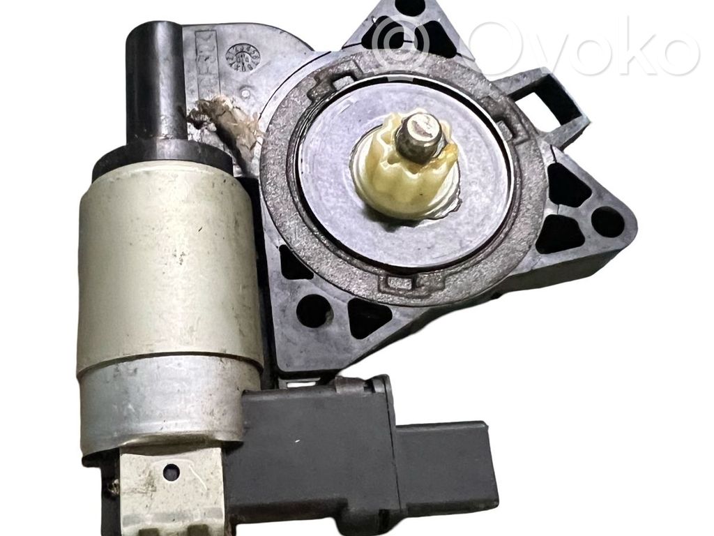 Kulmaikkunalasi   6J6A5858X