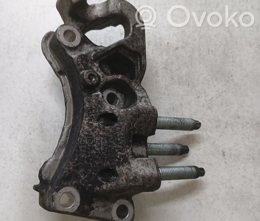 Ford Fiesta Engine mount bracket 