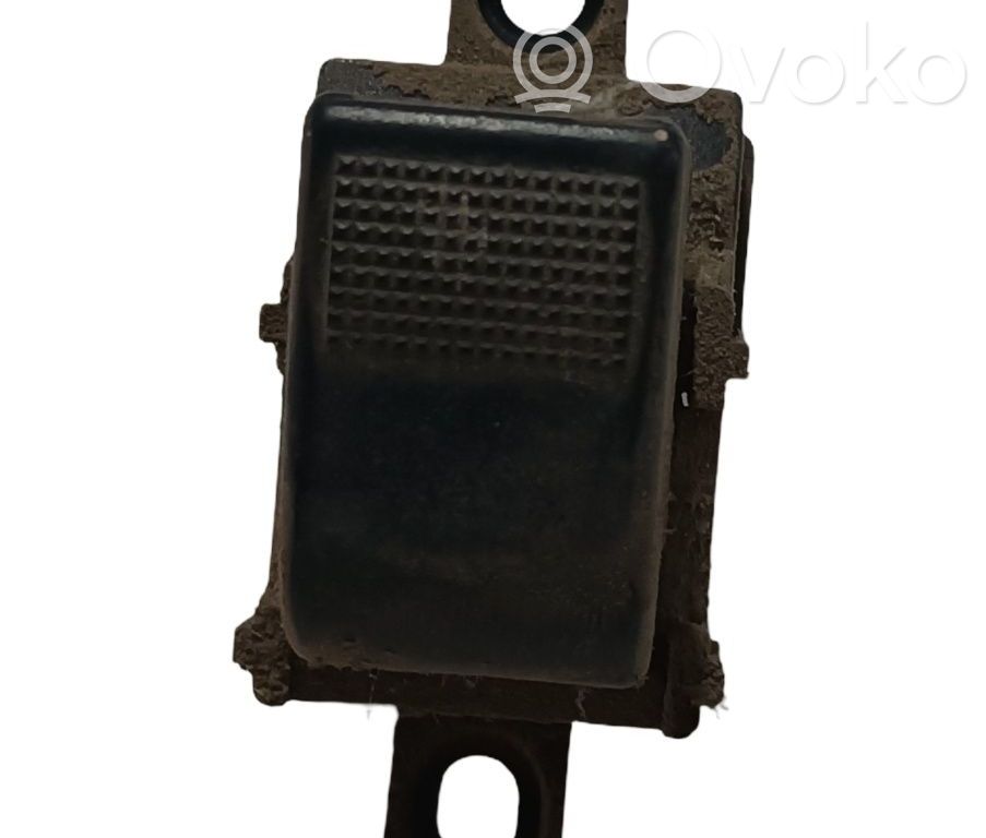 Interrupteur commade lève-vitre   UR5666370