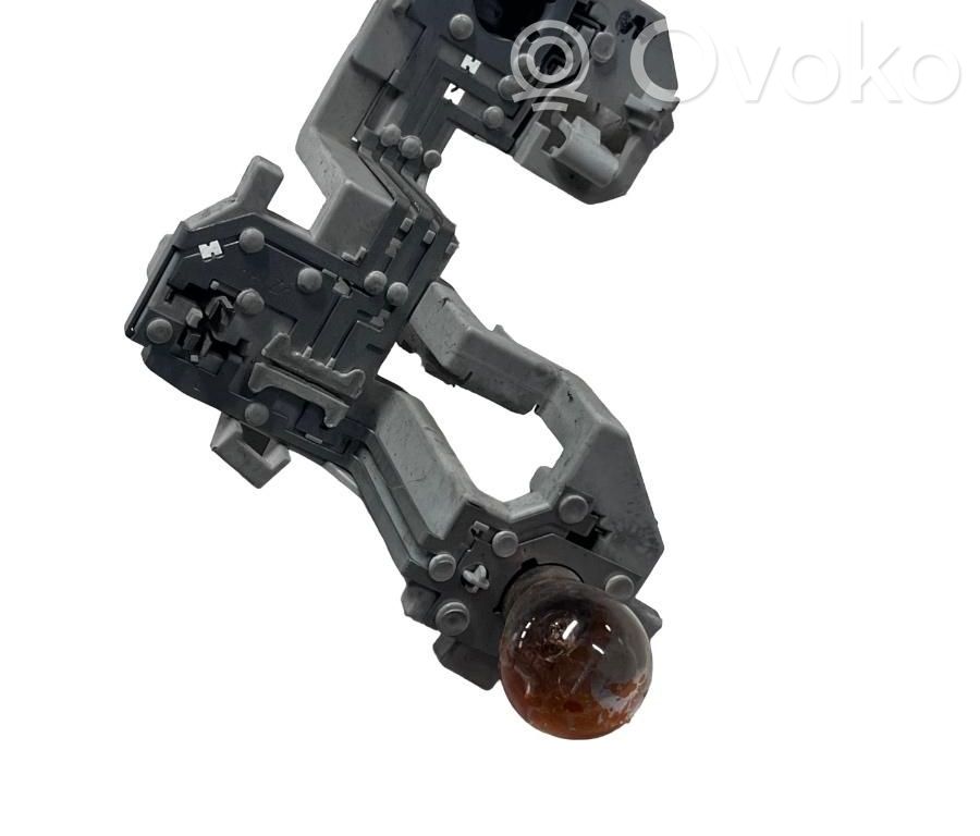 Lámpara de faros/luces traseros   8A6113405A