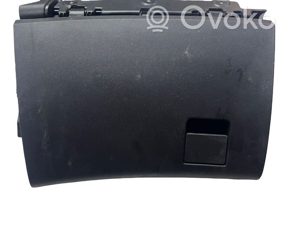 Glove box   1014668
