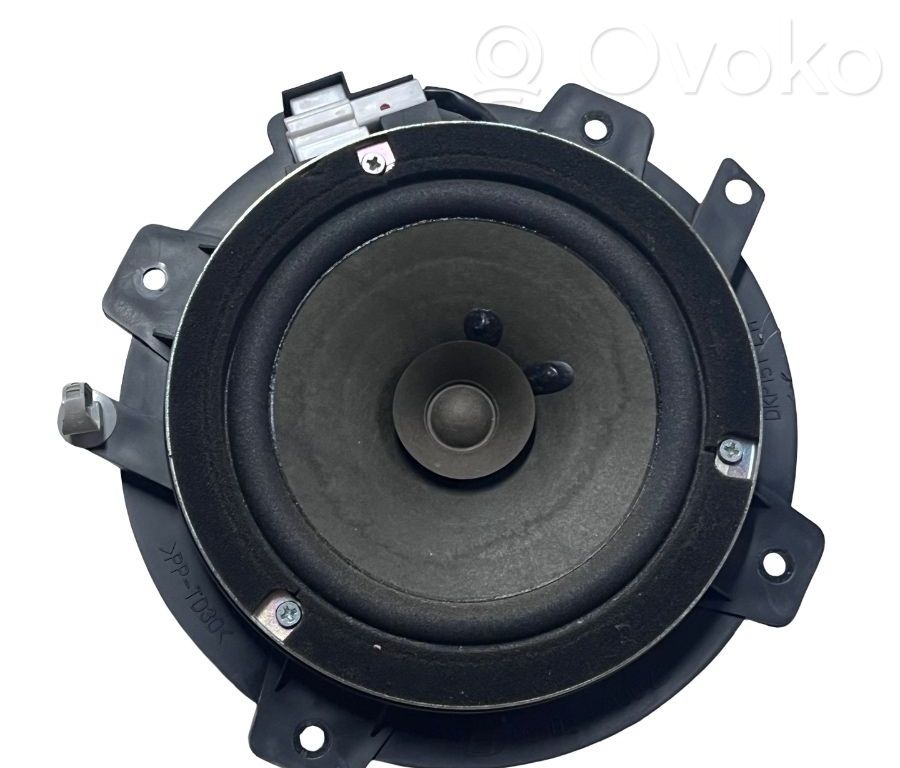 Altavoz de la puerta trasera   963000X100