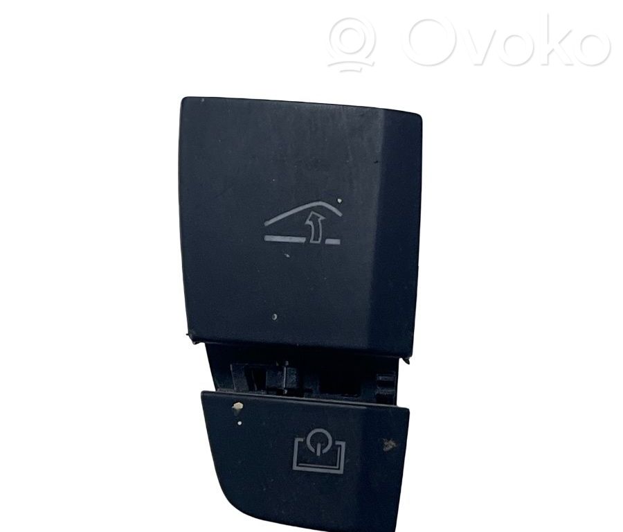 Hansikaslokeron avauspainike   4L1927227