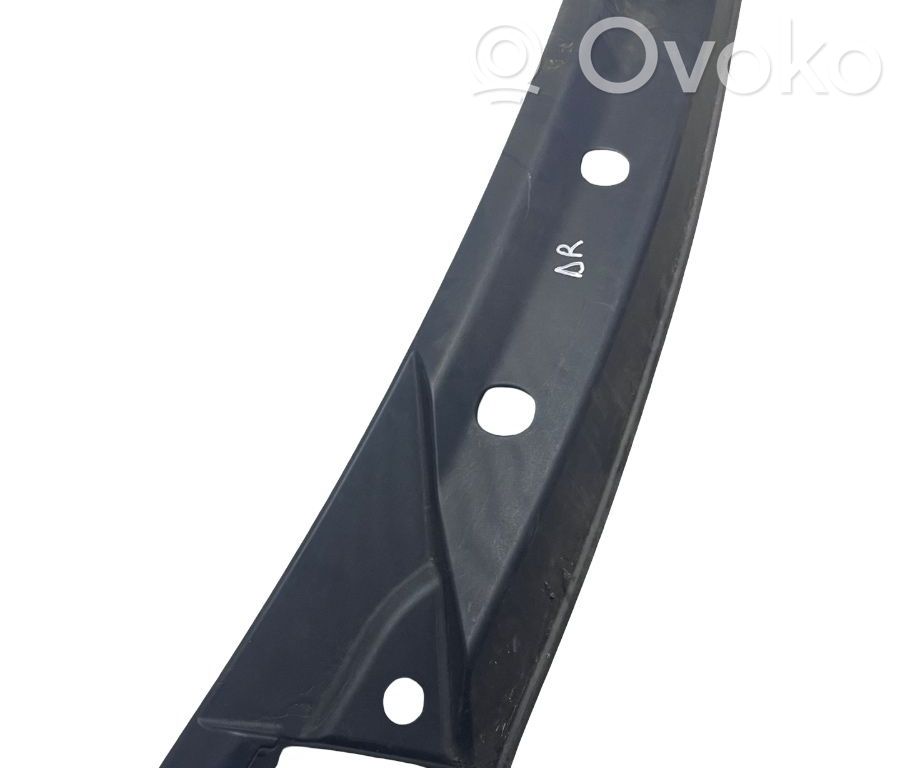 Windshield trim   5801918265