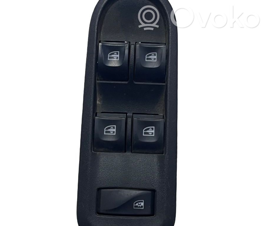 Dacia Duster Electric window control switch 