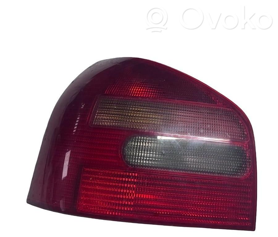 Luz trasera/de freno   8L0945095A