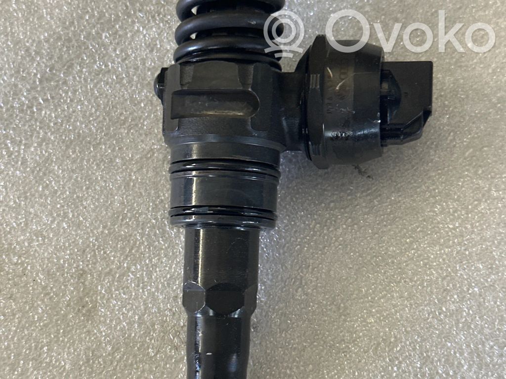 Volkswagen PASSAT B5.5 Inyector de combustible 