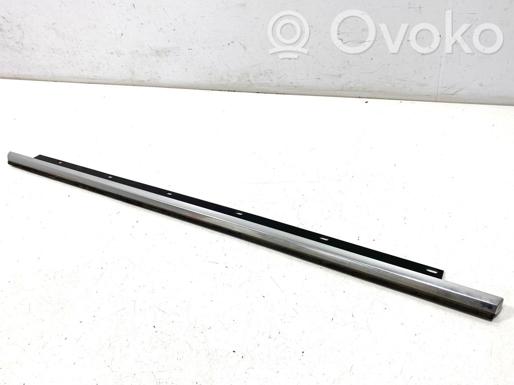 Audi A8 S8 D3 4E Takaoven lasin muotolista 