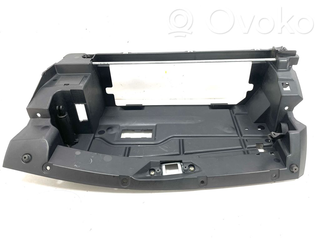 BMW 5 E60 E61 Daiktadėžės (bordačioko) remas 