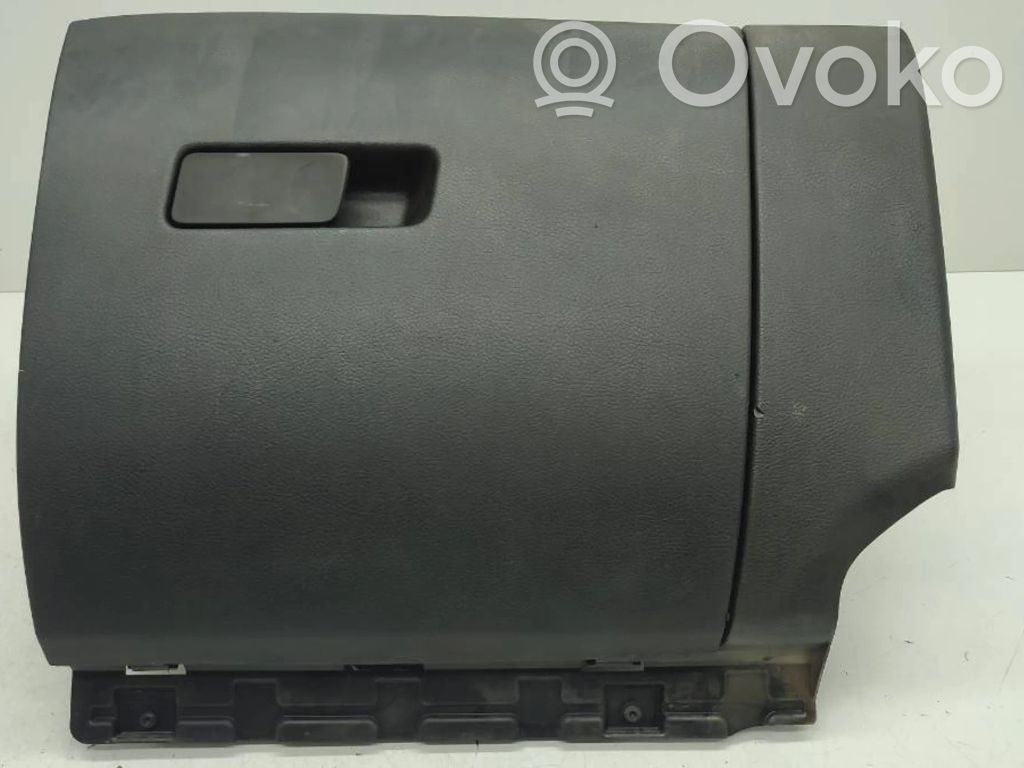 Glove box