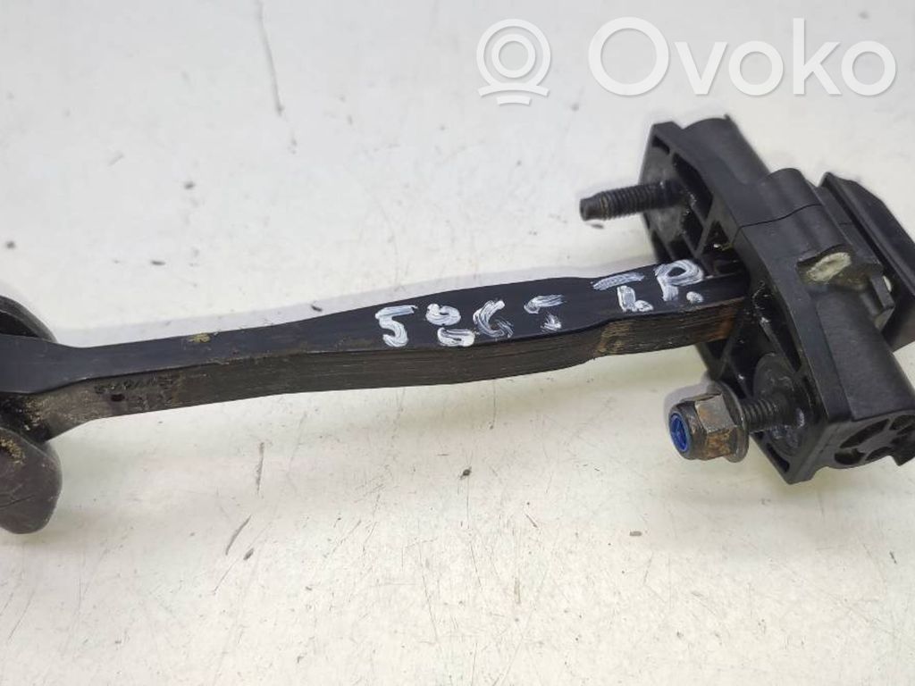 Volvo XC60 Takaoven pidätin 