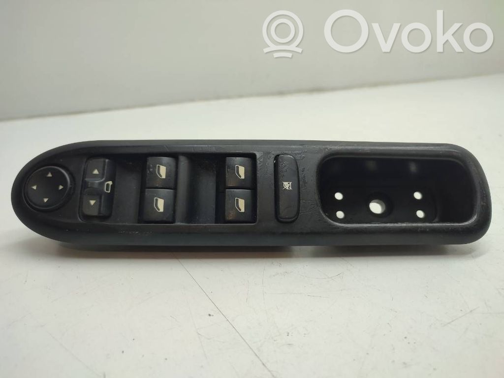 Peugeot 407 Quarter vent window switch 