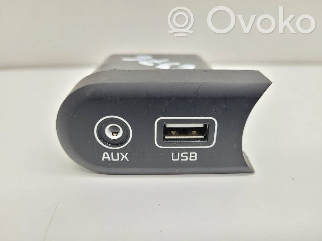 KIA Ceed Enchufe conector entrada auxiliar 