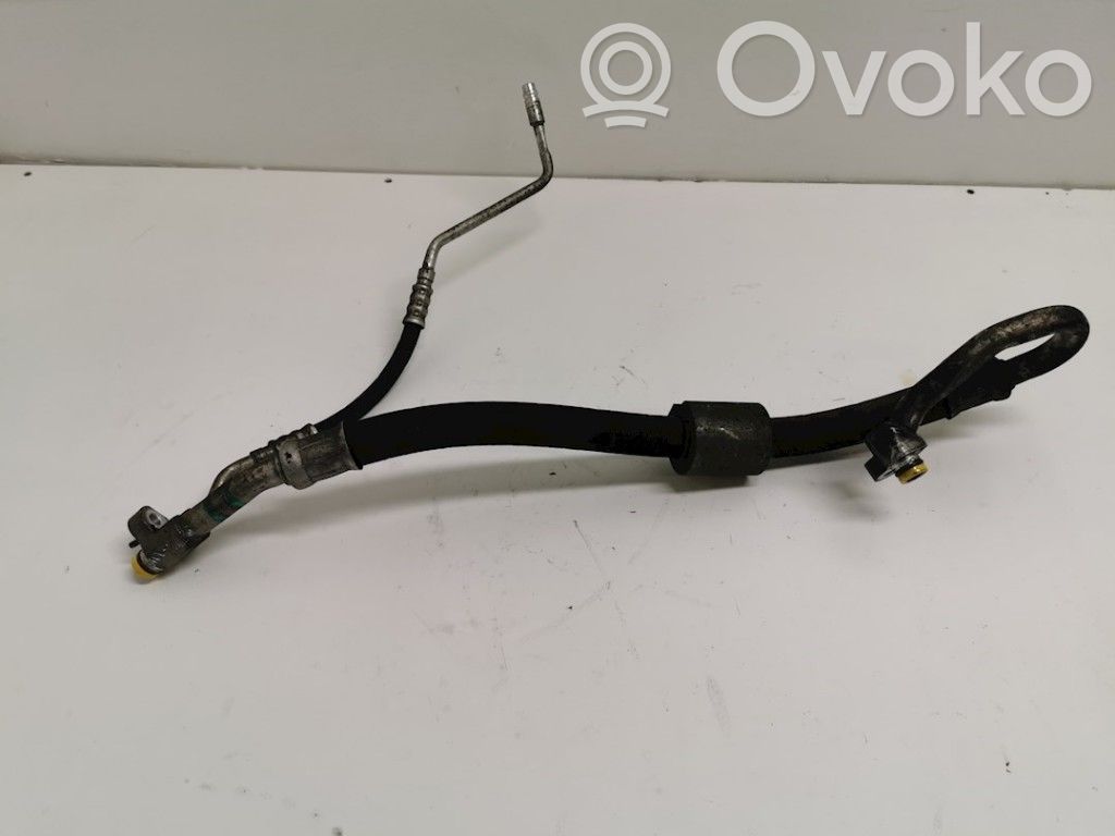 BMW 1 E81 E87 Ilmastointilaitteen putki (A/C) 