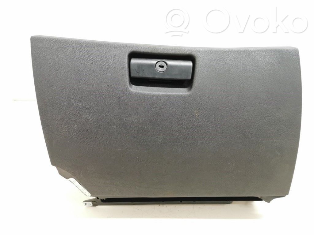 Guantera   840865912,53F052112,51168408845,53F052112,840865912