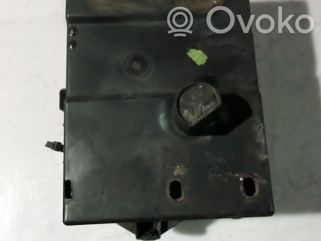 Peugeot 406 Dangtis akumuliatoriaus dėžės 