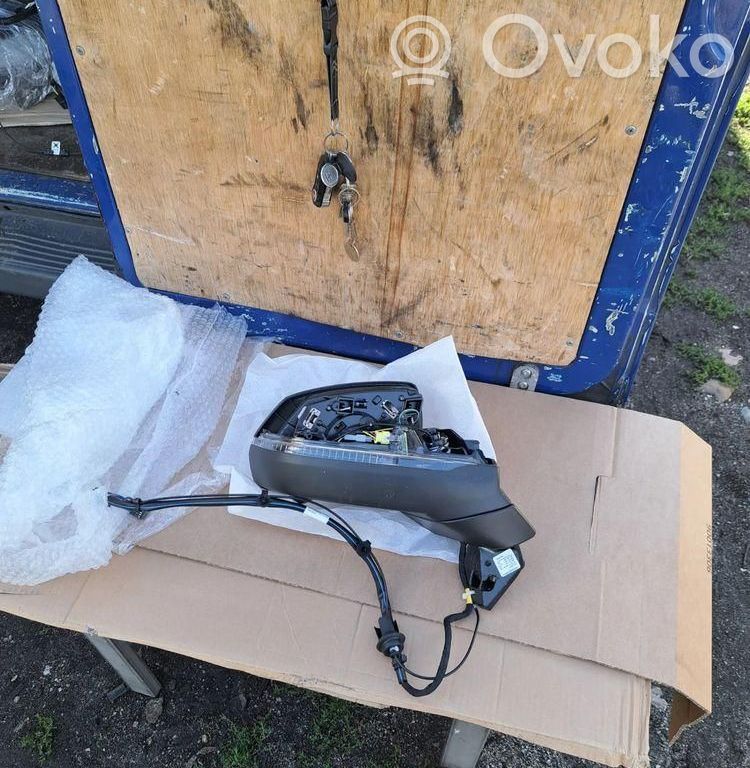 Audi Q7 4M Front door electric wing mirror 
