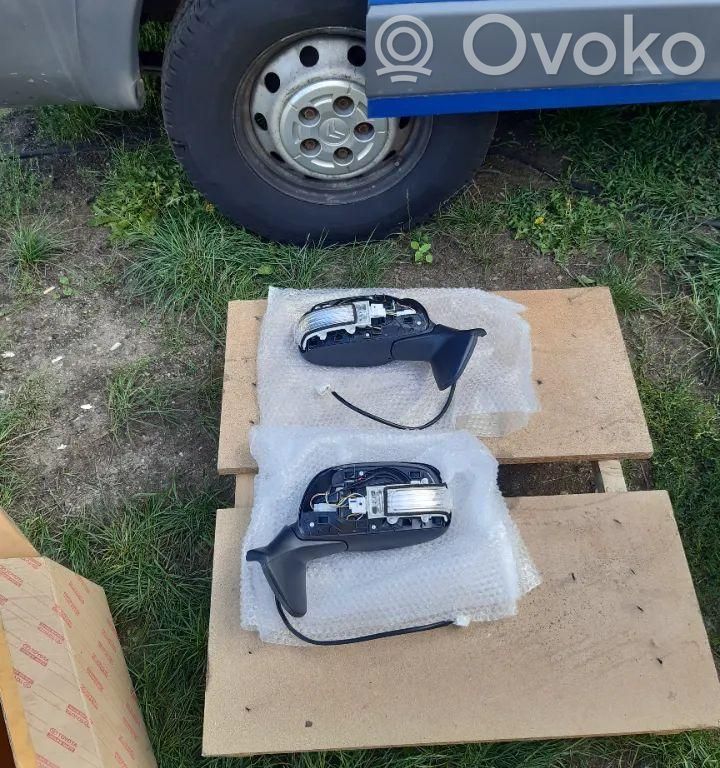 Toyota Auris 150 Elektryczne lusterko boczne drzwi przednich 