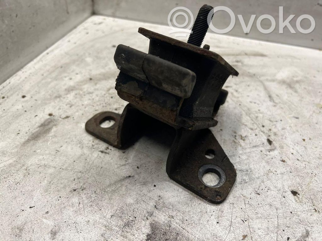 KIA Sorento Engine mount bracket 